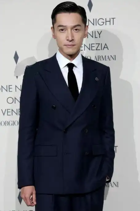 胡歌亮相威尼斯 优雅成熟的男神风范.