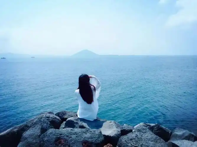 一个心中装满爱与善良,眼眸中带着微笑与从容的人,是何其优雅?