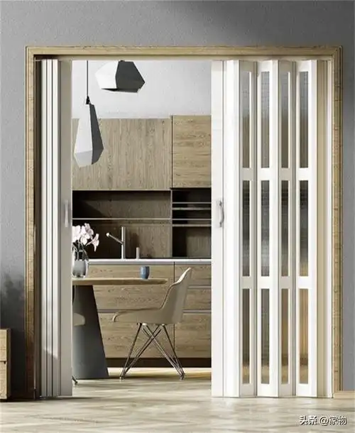 新型折叠推拉门好不好(装修时不顾家人反对,坚持给厨房装折叠门,入住