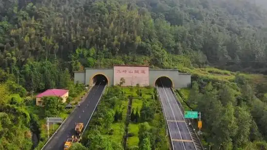 闪耀大广高速九岭山隧道