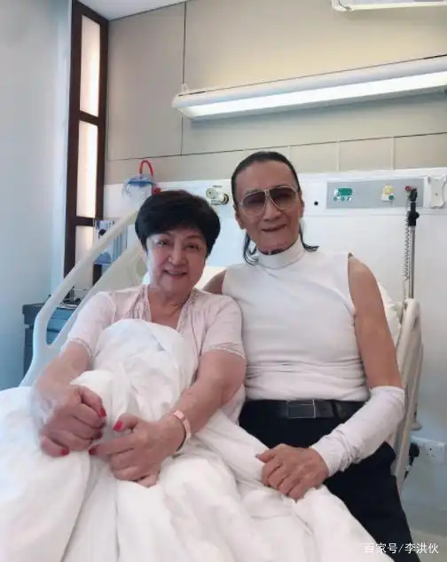 83岁谢贤与女友复合后心情大好,为新剧站台,称与儿子一年未见面