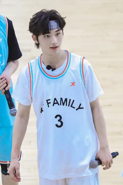 丁程鑫夏季运动会饭拍