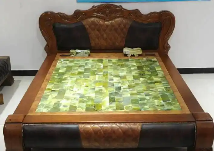 老年人听信广告花5万元买了一个玉石床治病,能否认定为诈骗?