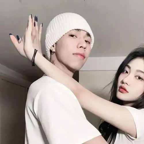 5精选情侣头像丨你就站在那里 我除了你谁都看不见_腾讯新闻