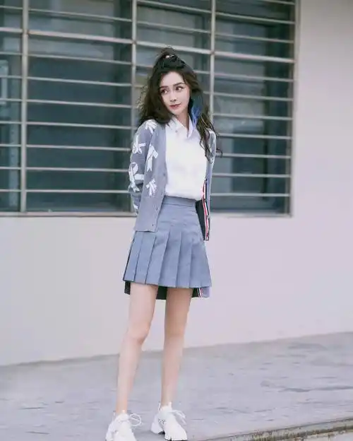 33岁杨颖绝美颜值,身材穿搭绝了,轻松成为甜美时髦精_显得_白色_黑色