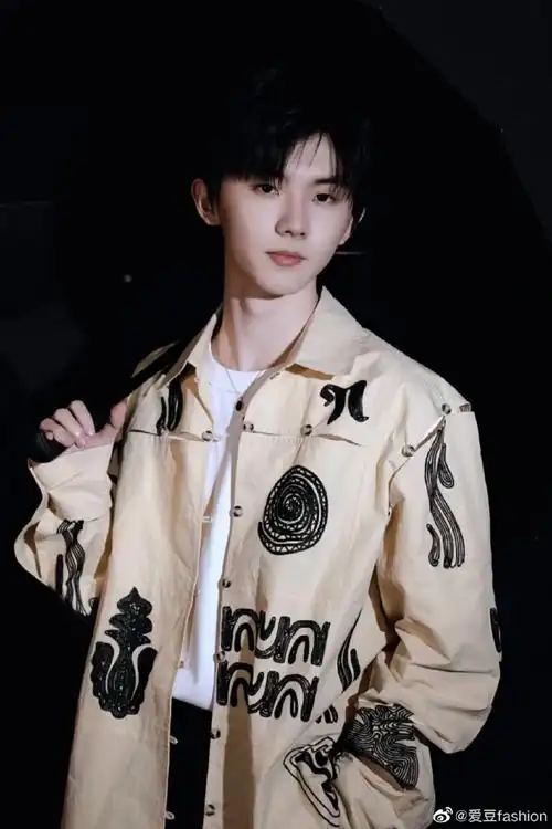 马嘉祺烧烤扇出痛苦面具