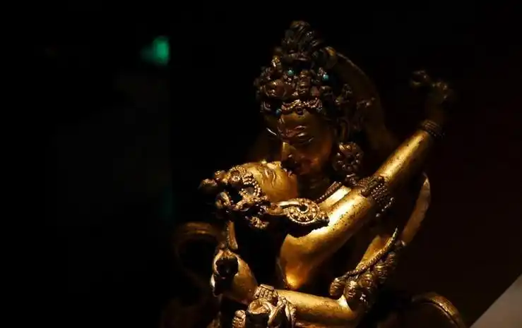 女身代表智慧,称佛母,慈悲和智慧是佛法的两条根本,因此这种双修造像