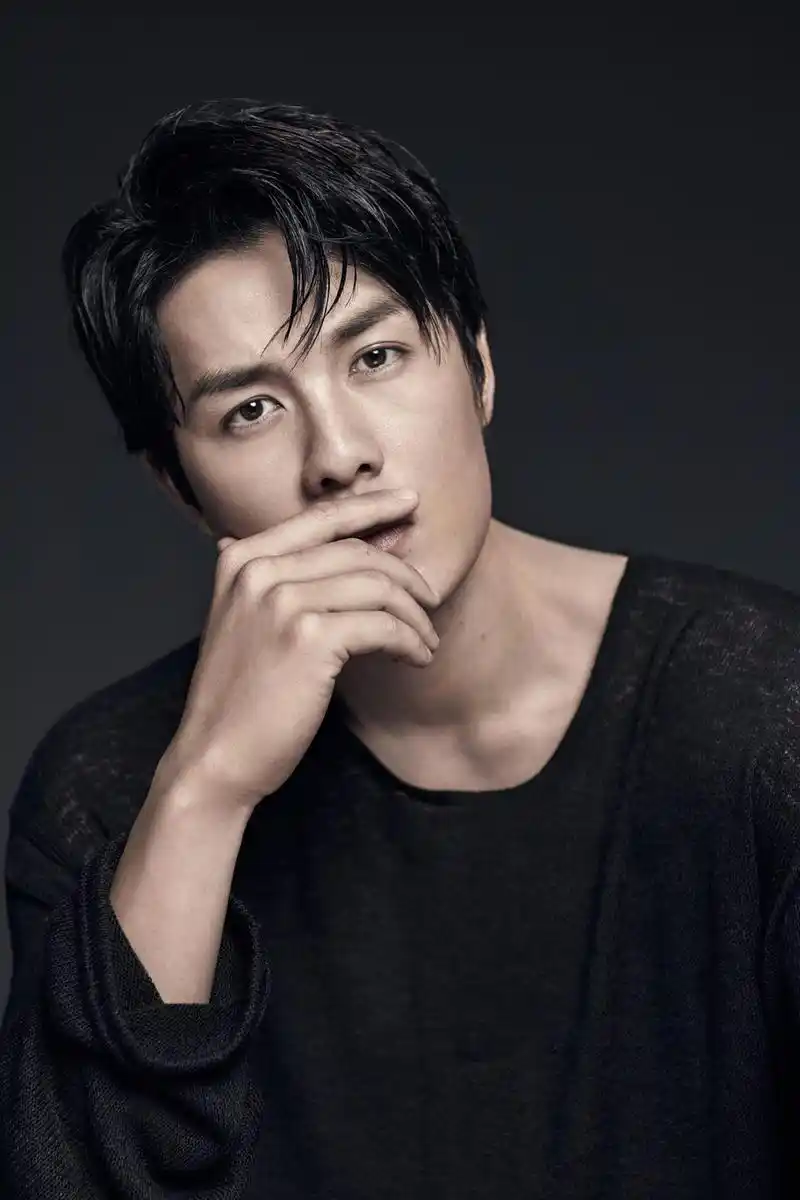 吴克群 出席慈善活动,造型帅气,相当吸睛.