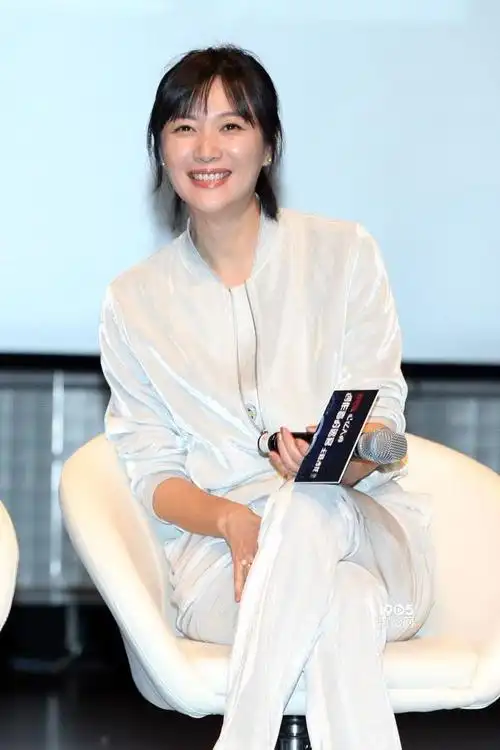 近日,已经许久没有露面的知名女星徐静蕾,晒出了一组自己在国外的生活