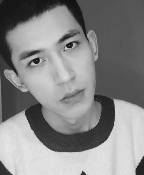 留寸头的男生好帅_发型