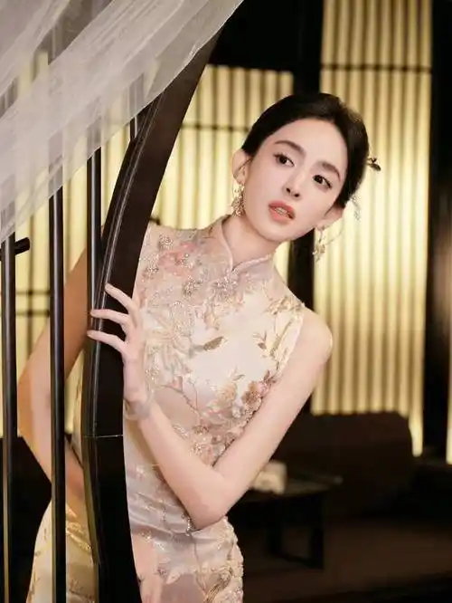 古力娜扎中式旗袍写真发布 身姿窈窕魅力十足