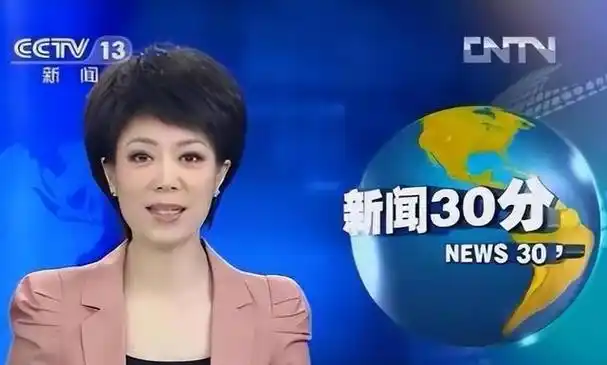 李文静就是其中一个例子,从她开始主持央视新闻,就一直是短发.