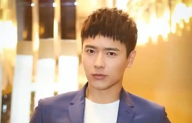 高云翔也不冤,毕竟婚内出轨是板上钉钉的事实,前妻董璇能在他遭难时不