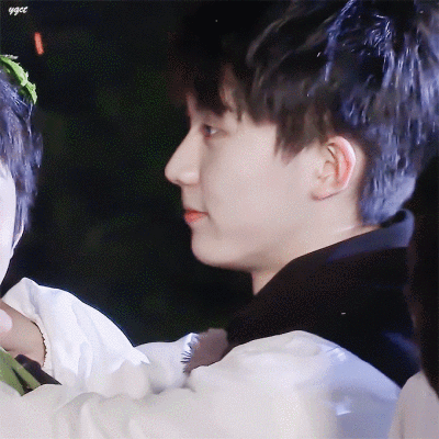 马嘉祺歪头动图