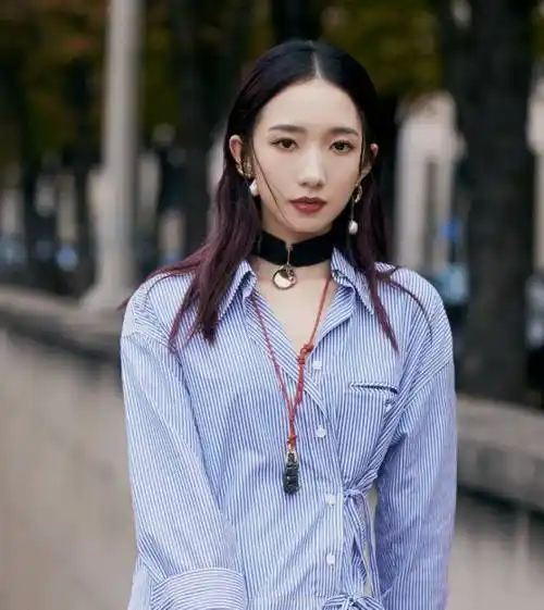 原创不愧是创造101的c位孟美岐穿衬衫裙配短靴美成漫画少女