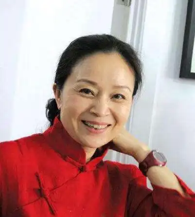 【图】周小斌老婆钟楠的照片曝光 看"复古男人"的爱情