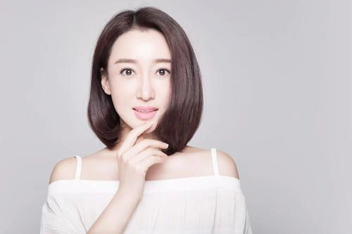 她是冯巩最美的徒弟,却因运气不佳多次成春晚备胎,如今豪车傍身