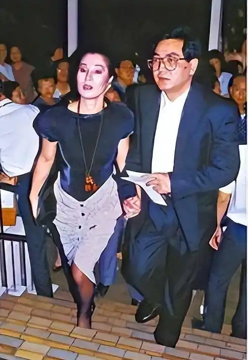 tvb老戏骨秦沛定居加拿大,77岁精神矍铄,疑已放弃中国国籍_梁盛子