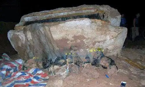 这是真的吗?十二大怪异事件:少妇河边游玩遭水怪凌虐【图】