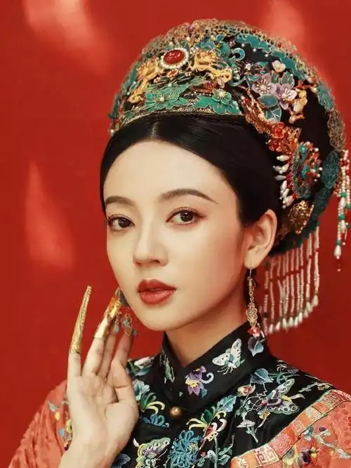 何瑞贤宫廷掠影大片##何瑞贤古装的正确打开方式#解锁更多明星久览