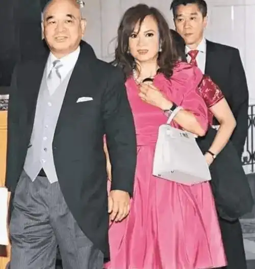 郑家纯跟罗康瑞邀请特朗普一起去打高尔夫球.