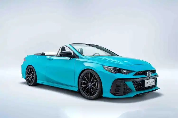 这复古蓝色,双门车身,上路回头率绝对不输超跑啊!不