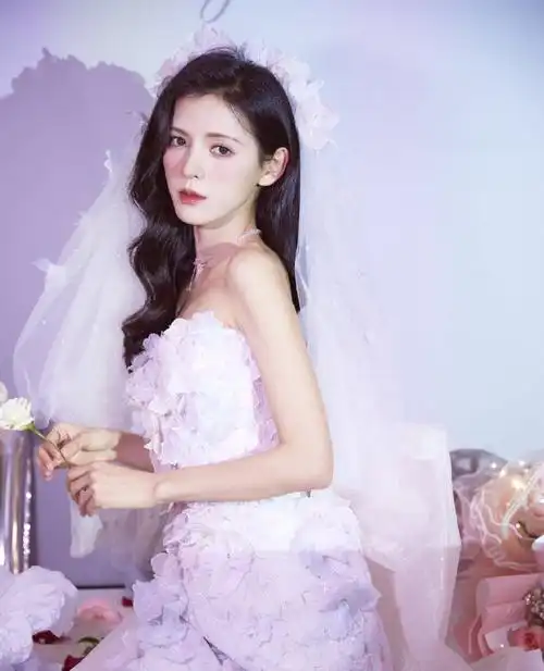 张予曦生日婚纱大片##张予曦花朵婚纱造型