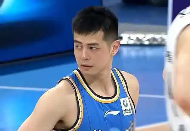 北京队压制上海男篮,双方冲突升级,雷军,姚明关注战况