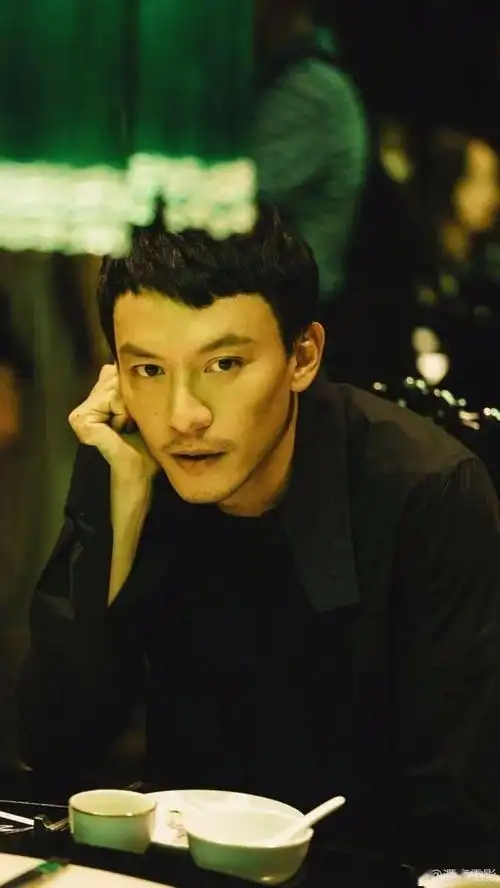 光头也可以回顾男神张震经典3大人气发型推荐大中分寸头你最爱哪一款