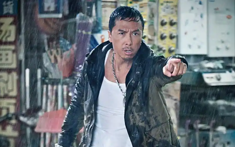 《特殊身份》主演甄子丹影视剧照壁纸