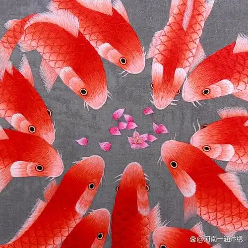 吉庆有余,同时鱼又和"玉"同音,有"金玉满堂"之意,带着浓郁的吉祥如意