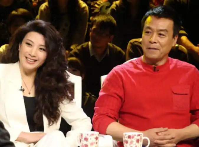 著名演员储智博24岁娶初恋做妻子如今明星女儿让他骄傲让他忧