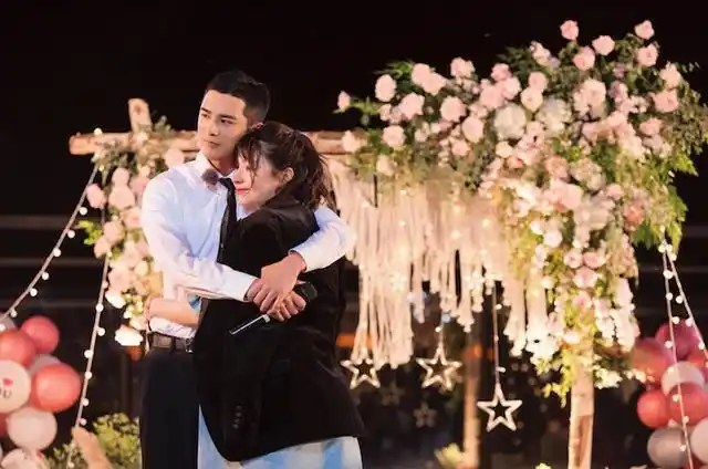 7           姜潮策划浪漫的求婚派对,麦迪娜挺大肚出现,难掩幸福