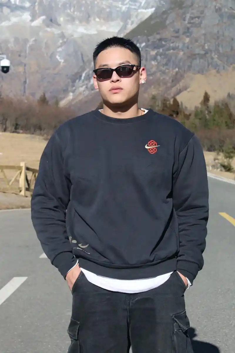 给假期画上句号0990.#185大帅哥 #墨镜一戴谁也不爱  - 抖音