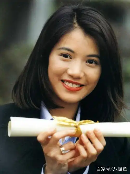 谈及袁咏仪,曾被称为"最美港姐"的她年轻的时候也是一个大美女了,即使