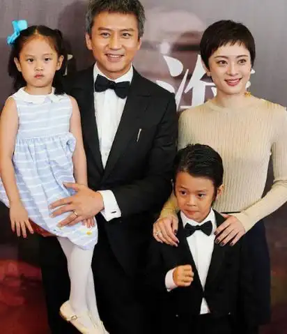 穿衣宽松小腹隆起,孙俪疑三胎?还是双胞胎,11岁儿子随妈妈