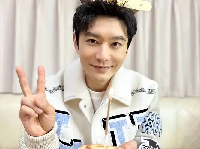 黄晓明baby前后脚传喜讯!