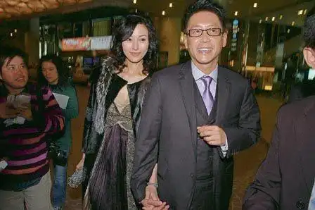 刘銮雄闻李嘉欣与许晋亨结婚传言眉头紧皱(图)