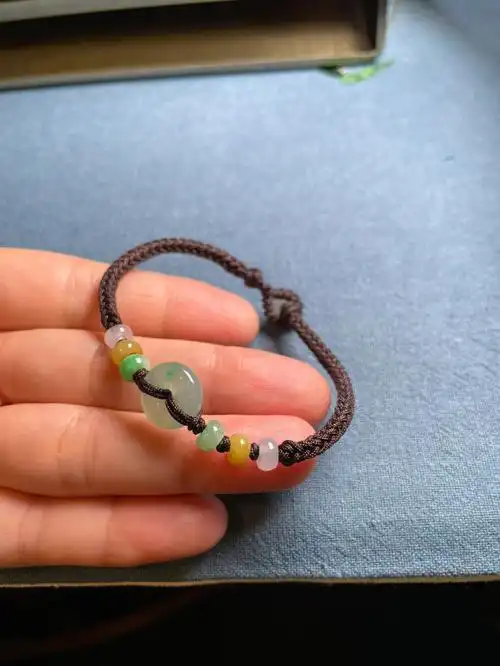 新编织一条平安扣手绳