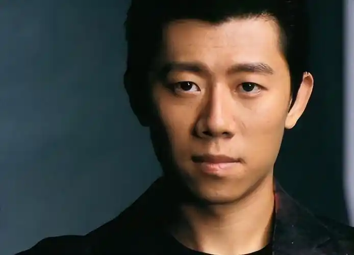 回顾夏雨:结婚不邀请父亲,婚后与母亲算账,妻子袁泉感到心疼