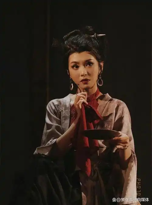 赛过张曼玉?李云霄的风情万种让人欲罢不能,新龙门客栈爆火原因