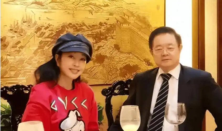 刘晓庆和82岁与丈夫豪宅盛宴她如少女般婀娜他似爷爷般苍老