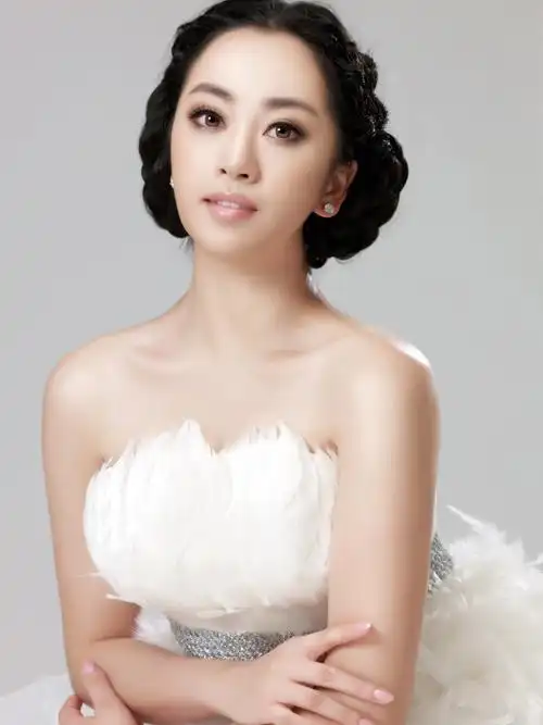 青年歌唱家金婷婷唱响大剧院 唱中外经典歌曲