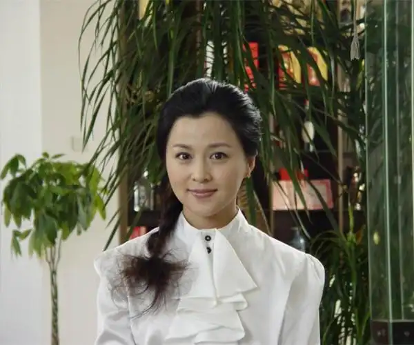 他面容凶恶演了一辈子恶人,现实中有一个漂亮的老婆