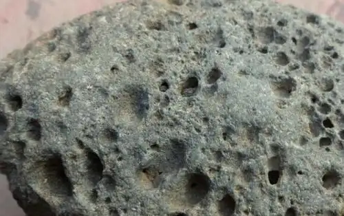 山东出现神秘陨石,被刻上字符,科学家:这不是地球文字?