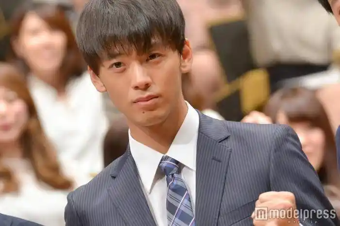 1号2号各有明星结婚发表,分别是剧团exile的秋山真太郎和w-inds.