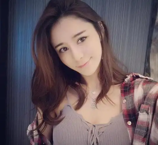 张馨月为男友下厨,晒奢华炉具煮番茄炒蛋,网友赞林峯婚后有口福_网易