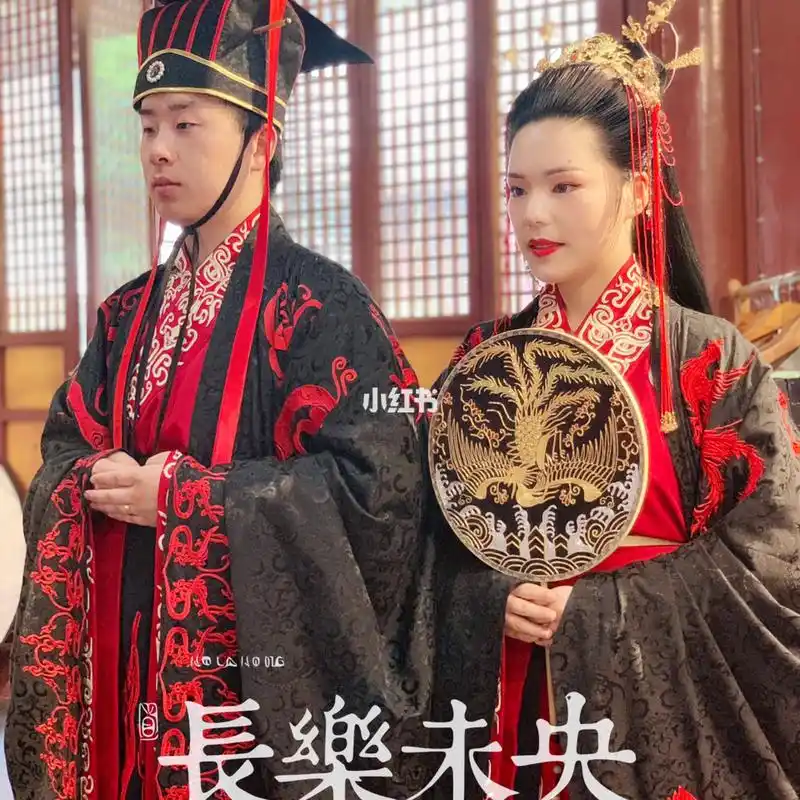 秦式婚礼,是遵照秦代礼仪制度举行婚礼.婚礼