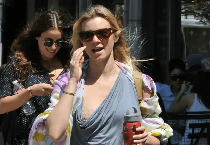 《怒火攻心》女主艾米·斯马特拍过的两部限制级尺度电影_鬼镜_乔希