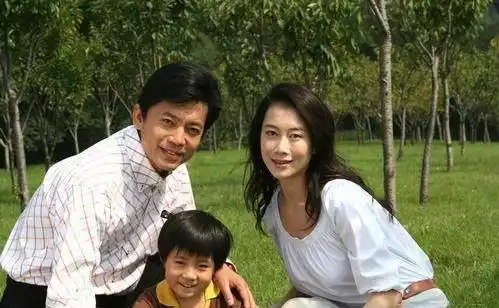 她是黄磊的学生,被称为坏女人专业户,如今43岁仍时尚犹存_温峥嵘